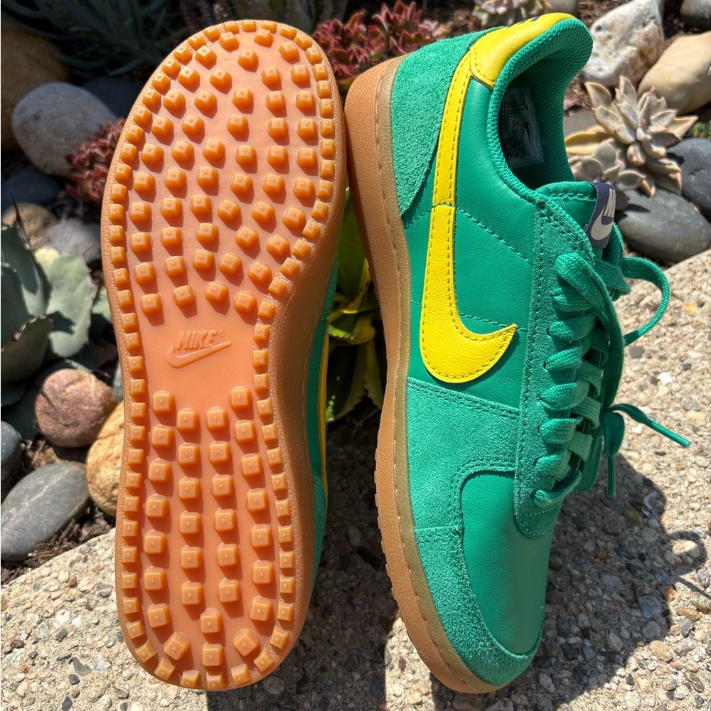 Nike Women’s Field General Retro Shoes - Picture 5 of 16